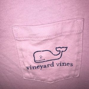 woman’s vineyard vines pocket tee